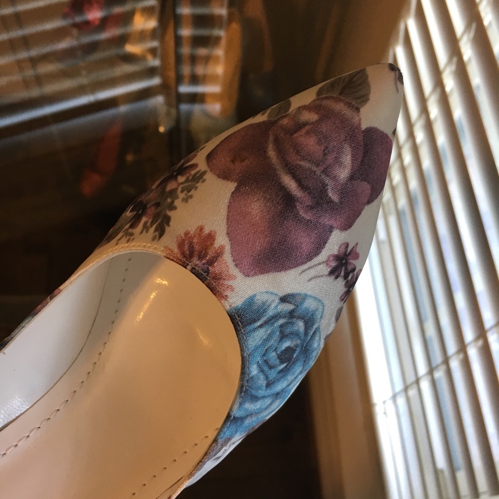 🌺SPRING🌺👠Top Heels Co Kyra Floral White Pumps - Picture 5 of 6